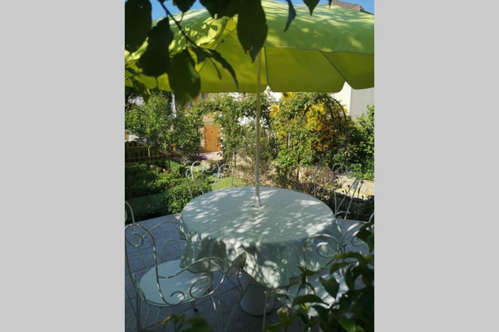 La Roseliere Maison Plain Pied Confortable Belle Decoration Jardin Magnifique 10 Mn A Pied Centre Ville Bayeux Proche Plages Du Debarquement Εξωτερικό φωτογραφία