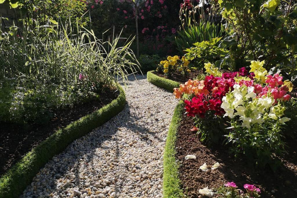 La Roseliere Maison Plain Pied Confortable Belle Decoration Jardin Magnifique 10 Mn A Pied Centre Ville Bayeux Proche Plages Du Debarquement Εξωτερικό φωτογραφία
