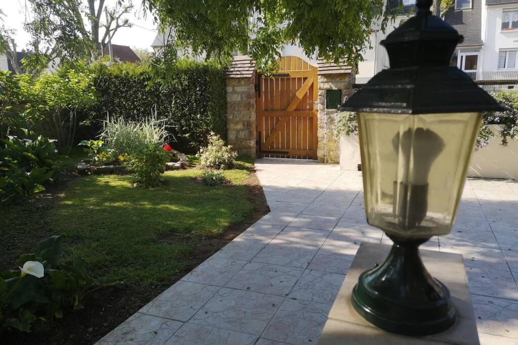 La Roseliere Maison Plain Pied Confortable Belle Decoration Jardin Magnifique 10 Mn A Pied Centre Ville Bayeux Proche Plages Du Debarquement Εξωτερικό φωτογραφία