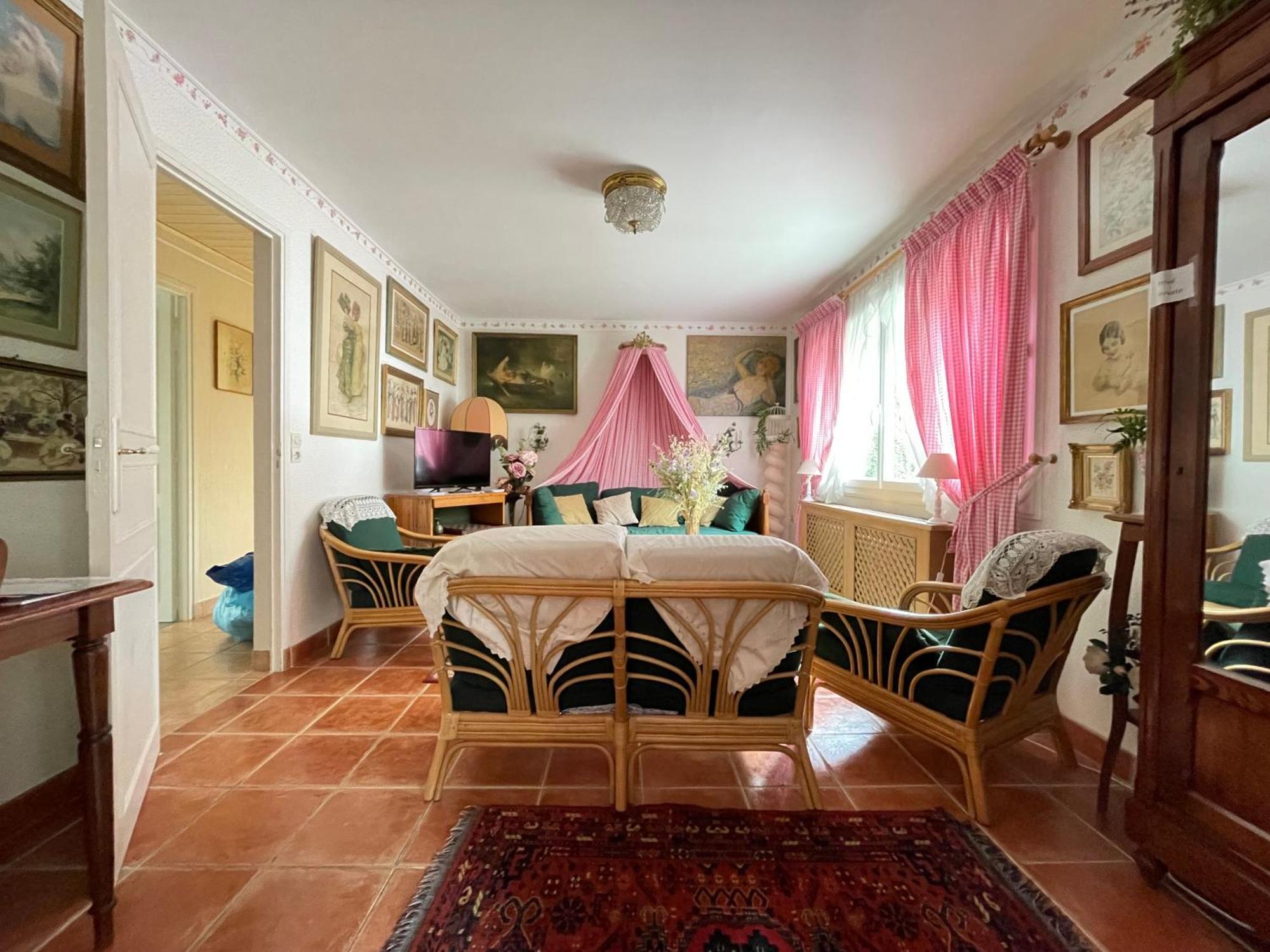 La Roseliere Maison Plain Pied Confortable Belle Decoration Jardin Magnifique 10 Mn A Pied Centre Ville Bayeux Proche Plages Du Debarquement Εξωτερικό φωτογραφία